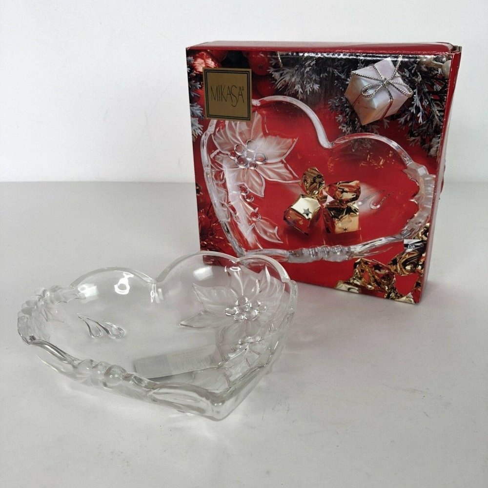 Mikasa Christmas Bloom Heart Dish Poinsettia Glass